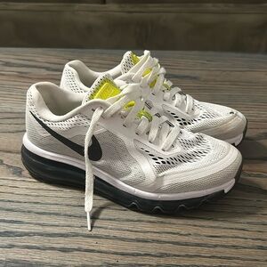 Nike Air Max White Gray Black Running Shoes - 621077 100 - EUC